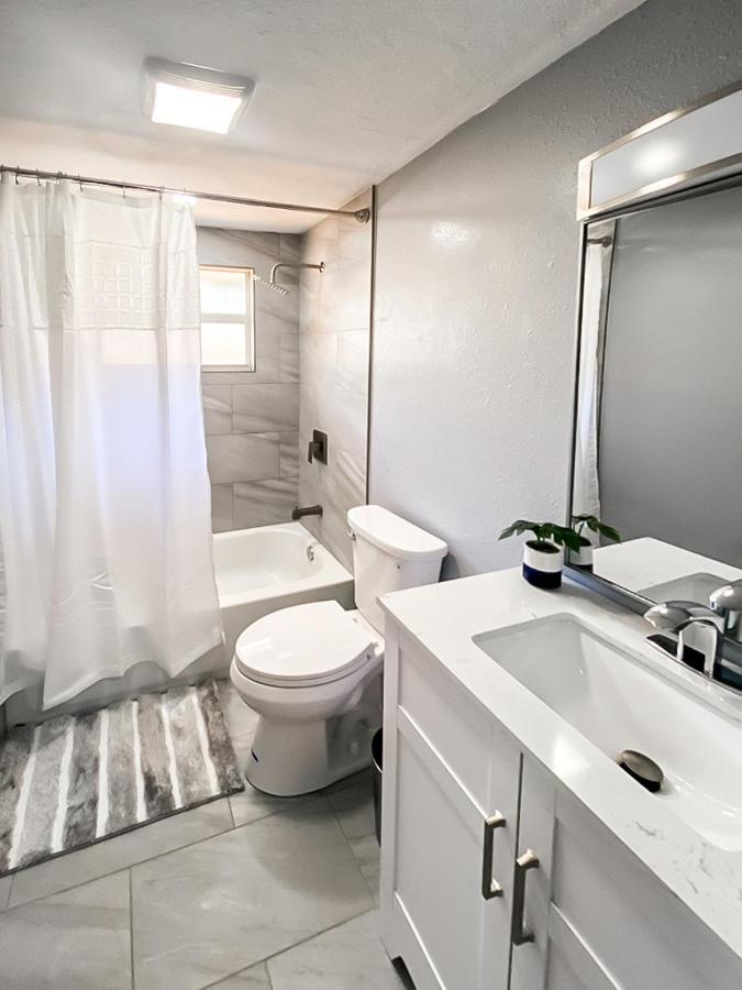 Sarasota Modern, Spacious, Comfy, Queen Beds, Backyard Rental エクステリア 写真
